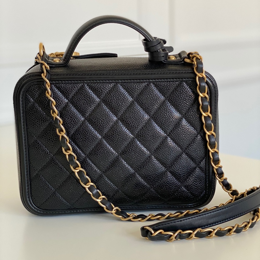 ❌SOLD❌Chanel vanity case - Picture 3 of 13